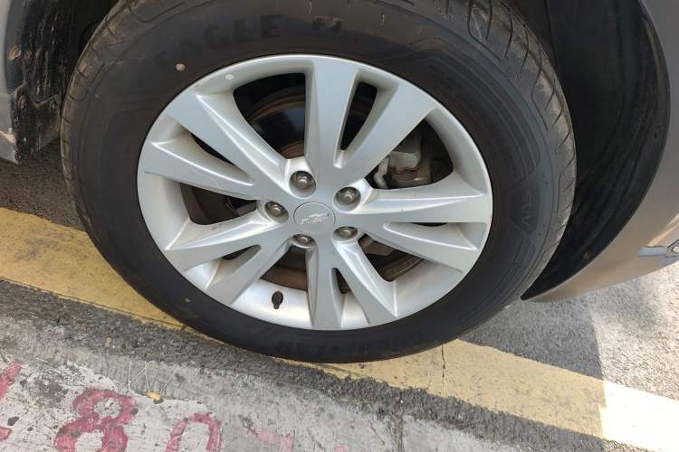 Used Chevrolet Captiva 2015 2.4L 4x4 Flagship Edition 7-Seater Right Front Wheel Hub