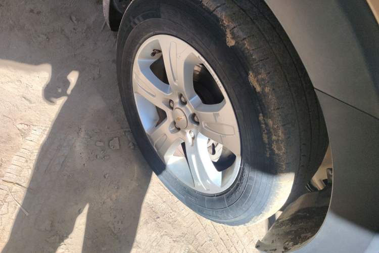 Used Chevrolet Captiva 2015 2.4L Two-Wheel Drive Urban Version 7 Seats Right Front Wheel Hub