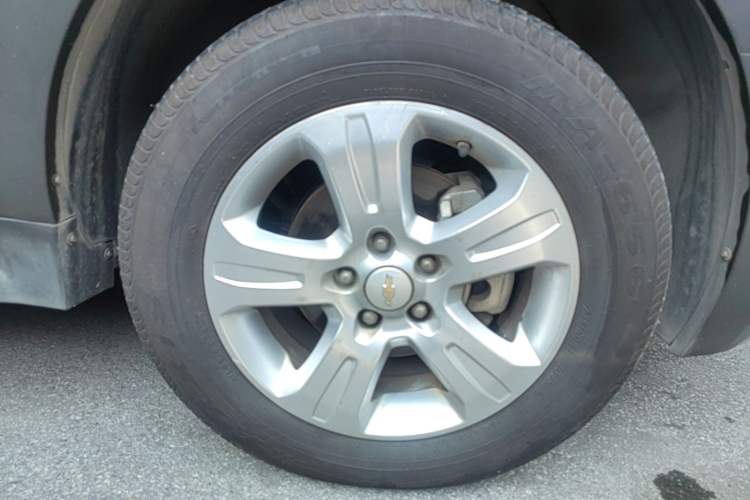 Used Chevrolet Captiva 2015 2.4L Two-Wheel Drive Urban Version 5 Seats Right Front Wheel Hub