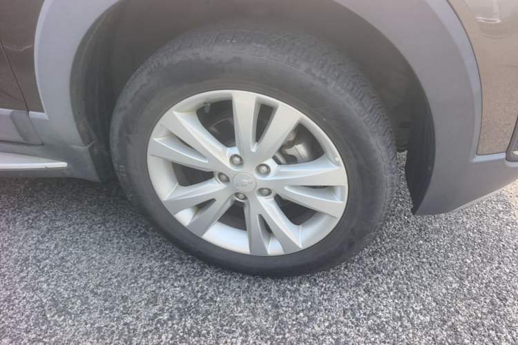 Used Chevrolet Captiva 2015 2.4L 4x4 Flagship Edition 7-Seater Right Front Wheel Hub