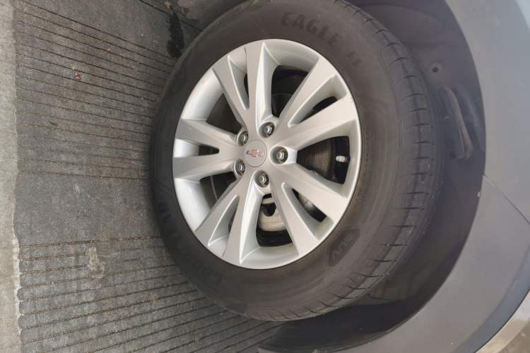 Used Chevrolet Captiva 2015 2.4L 4x4 Flagship Edition 7-Seater Right Front Wheel Hub