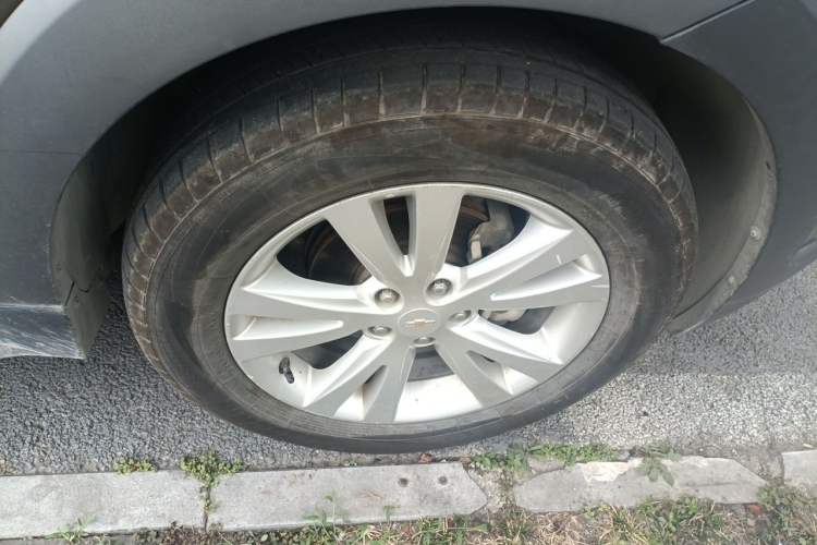 Used Chevrolet Captiva 2015 2.4L 4x4 Flagship Edition 7-Seater Right Front Wheel Hub