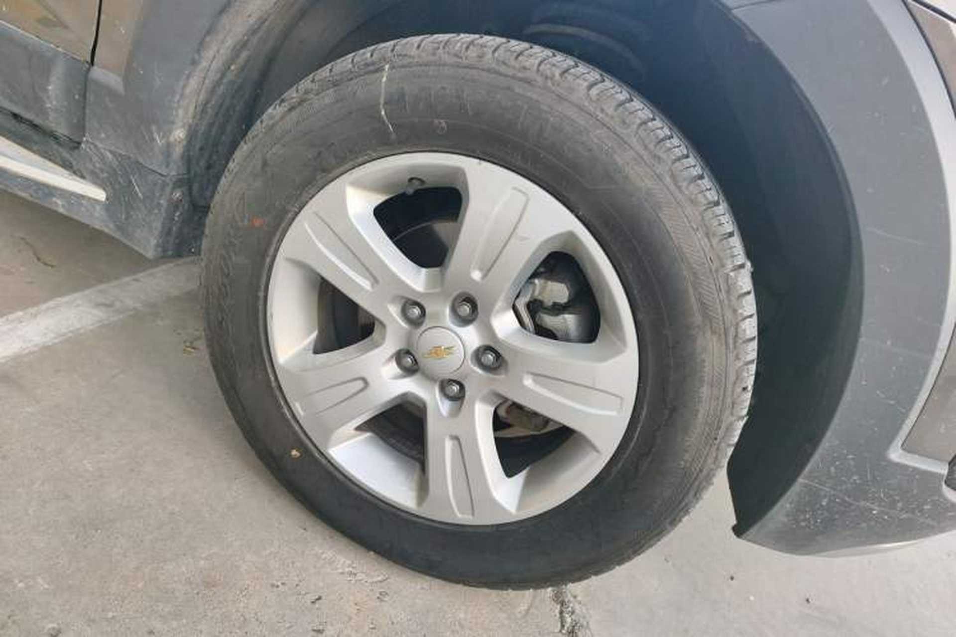 Used Chevrolet Captiva 2015 2.4L Two-Wheel Drive Urban Version 5 Seats Right Front Wheel Hub