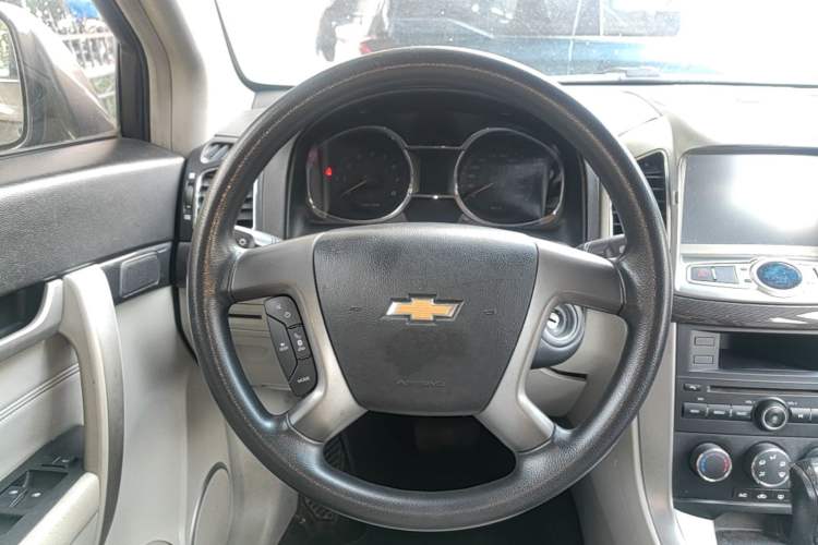 Used Chevrolet Captiva 2015 2.4L Two-Wheel Drive Urban Version 5 Seats Steering Wheel
