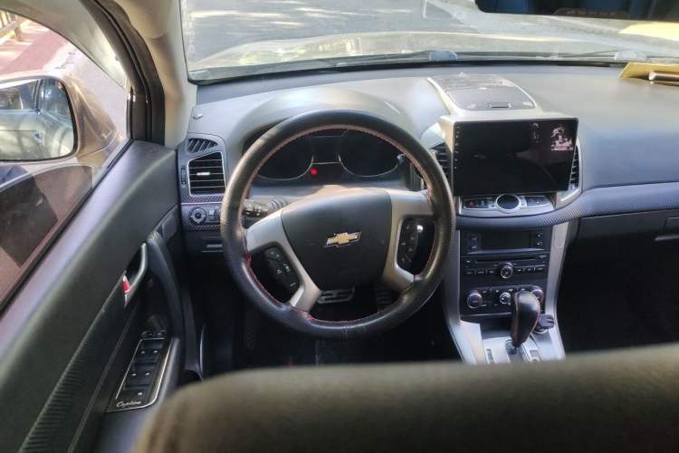 Used Chevrolet Captiva 2015 2.4L 4x4 Flagship Edition 7-Seater Steering Wheel