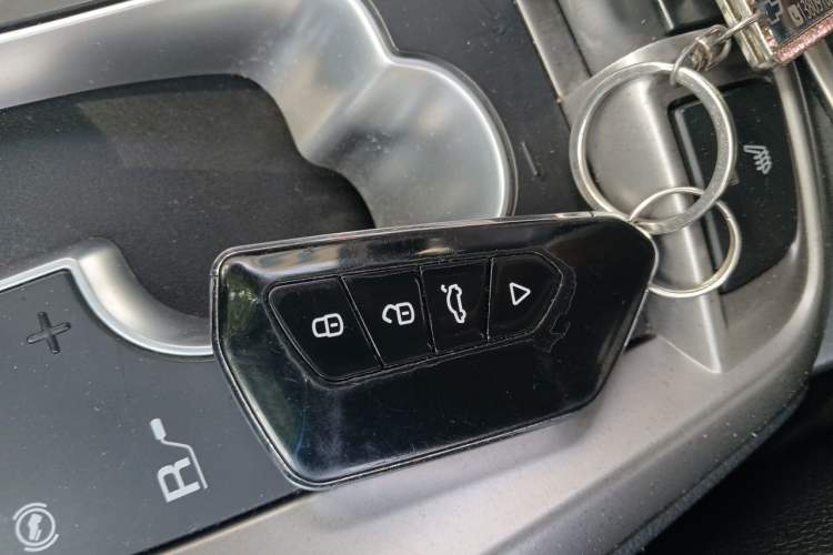 Used Chevrolet Captiva 2015 2.4L 4x4 Flagship Edition 7-Seater Vehicle Key