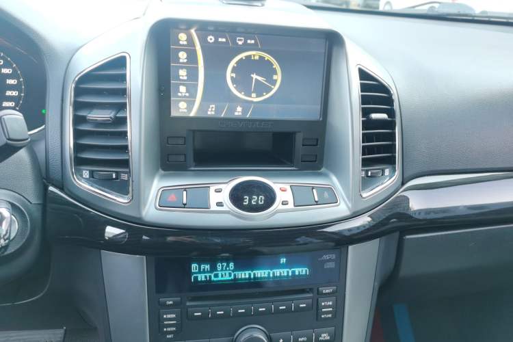 Used Chevrolet Captiva 2015 2.4L Two-Wheel Drive Urban Version 7 Seats Audio And AC Panel