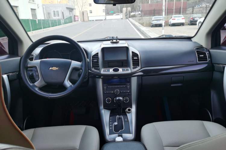 Used Chevrolet Captiva 2015 2.4L Two-Wheel Drive Urban Version 7 Seats Center Console