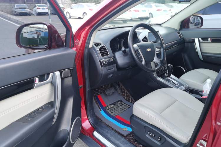Used Chevrolet Captiva 2015 2.4L Two-Wheel Drive Urban Version 7 Seats Driver Seat