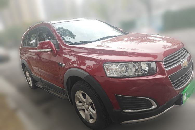 Used Chevrolet Captiva 2015 2.4L Two-Wheel Drive Urban Version 5 Seats Front Right 45 Deg