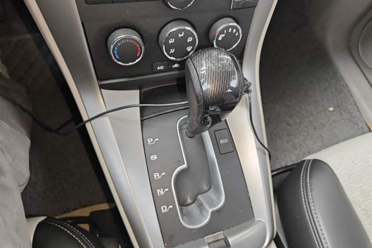 Used Chevrolet Captiva 2015 2.4L Two-Wheel Drive Urban Version 5 Seats Gear Lever