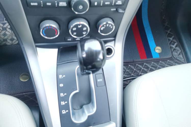 Used Chevrolet Captiva 2015 2.4L Two-Wheel Drive Urban Version 7 Seats Gear Lever