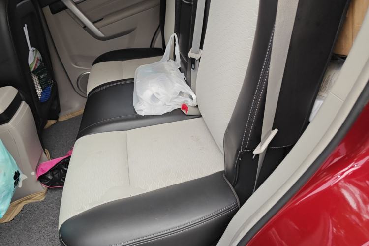 Used Chevrolet Captiva 2015 2.4L Two-Wheel Drive Urban Version 5 Seats Left Rear Seat