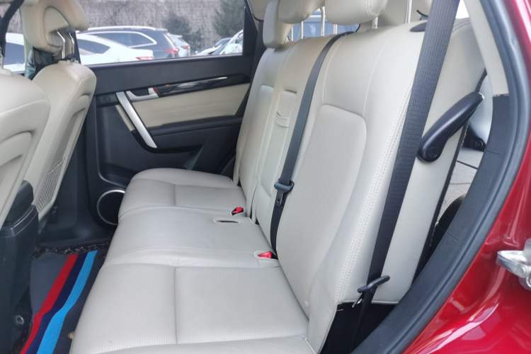 Used Chevrolet Captiva 2015 2.4L Two-Wheel Drive Urban Version 7 Seats Left Rear Seat