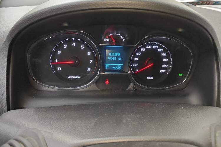 Used Chevrolet Captiva 2015 2.4L Two-Wheel Drive Urban Version 5 Seats Odometer Close Up