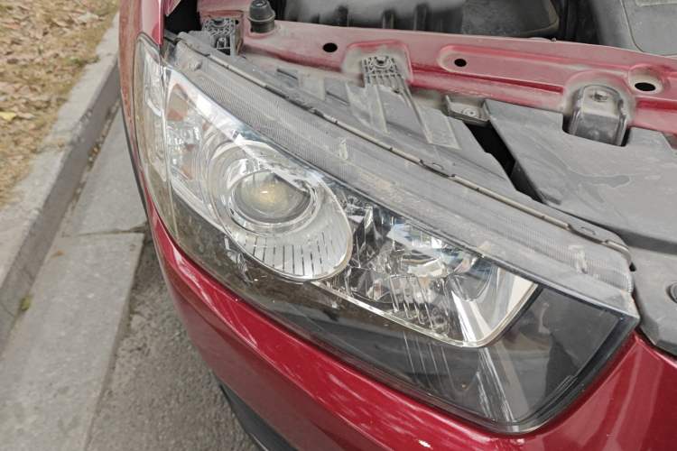 Used Chevrolet Captiva 2015 2.4L Two-Wheel Drive Urban Version 5 Seats Right Front Headlight