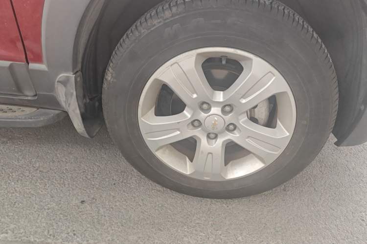 Used Chevrolet Captiva 2015 2.4L Two-Wheel Drive Urban Version 5 Seats Right Front Wheel Hub