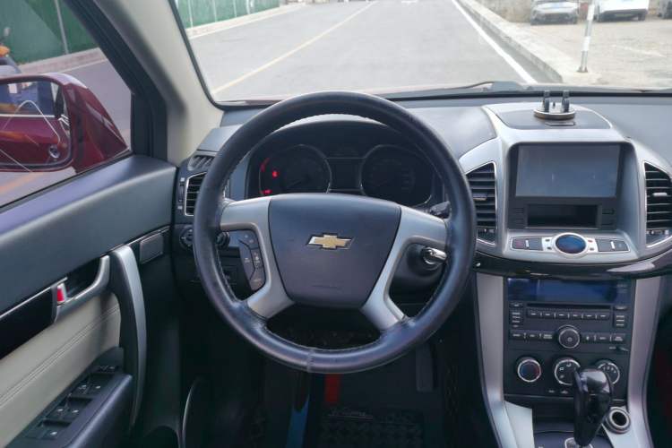 Used Chevrolet Captiva 2015 2.4L Two-Wheel Drive Urban Version 7 Seats Steering Wheel