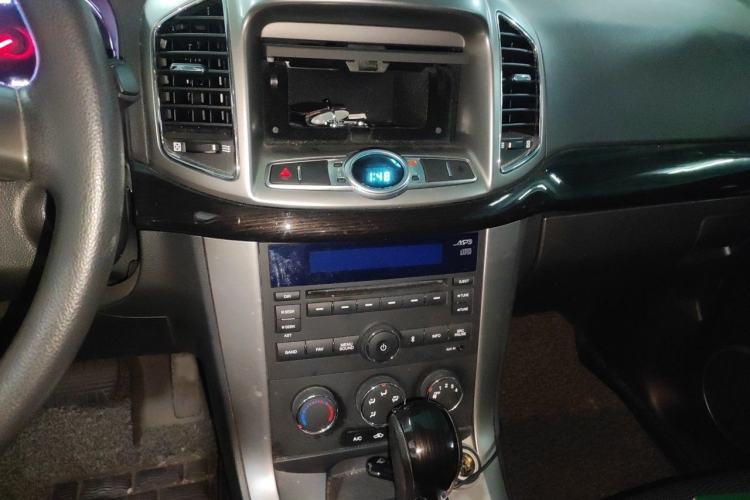 Used Chevrolet Captiva 2015 2.4L Two-Wheel Drive Urban Version 7 Seats Audio And AC Panel