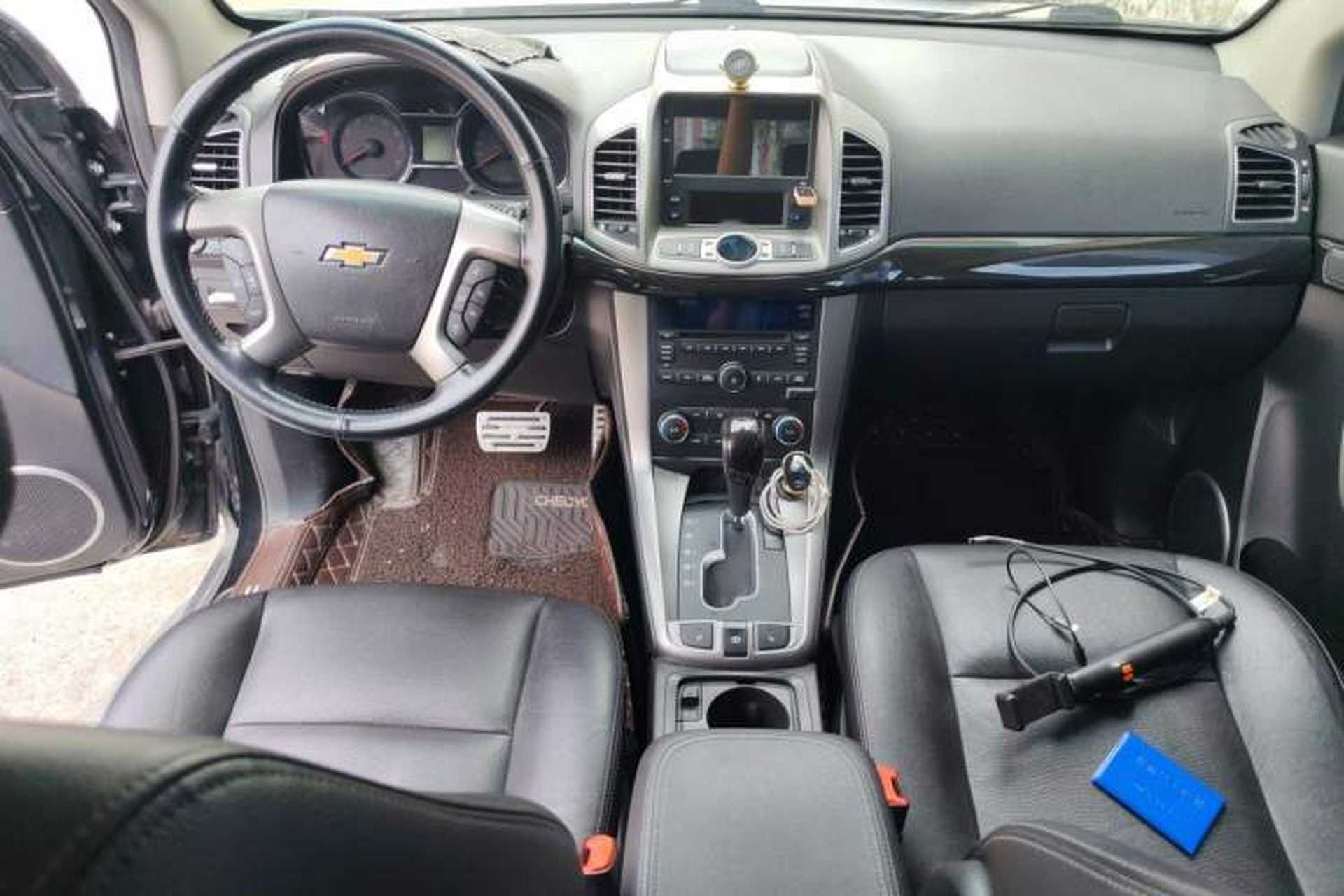 Used Chevrolet Captiva 2015 2.4L 4x4 Flagship Edition 7-Seater Center Console
