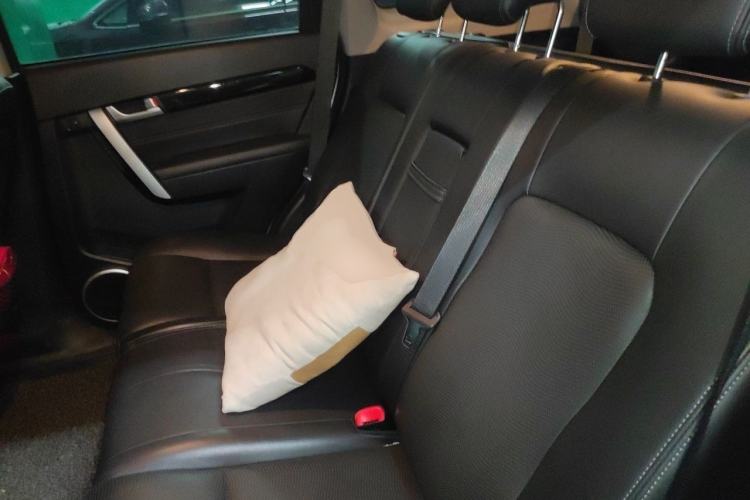 Used Chevrolet Captiva 2015 2.4L Two-Wheel Drive Urban Version 7 Seats Interior 4