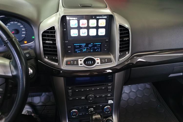 Used Chevrolet Captiva 2015 2.4L 4x4 Flagship Edition 7-Seater Audio And AC Panel