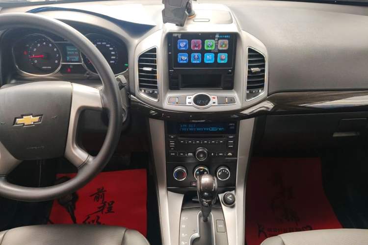 Used Chevrolet Captiva 2015 2.4L Two-Wheel Drive Urban Version 7 Seats Audio And AC Panel