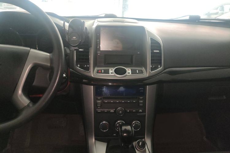 Used Chevrolet Captiva 2015 2.4L Two-Wheel Drive Urban Version 7 Seats Audio And AC Panel