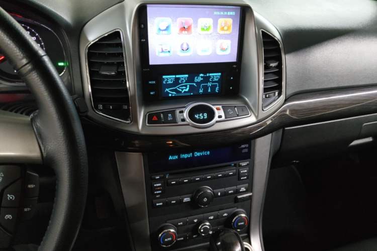 Used Chevrolet Captiva 2015 2.4L 4x4 Flagship Edition 7-Seater Audio And AC Panel
