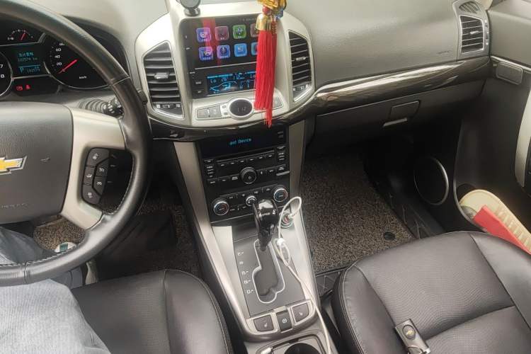 Used Chevrolet Captiva 2015 2.4L 4x4 Flagship Edition 7-Seater Audio And AC Panel