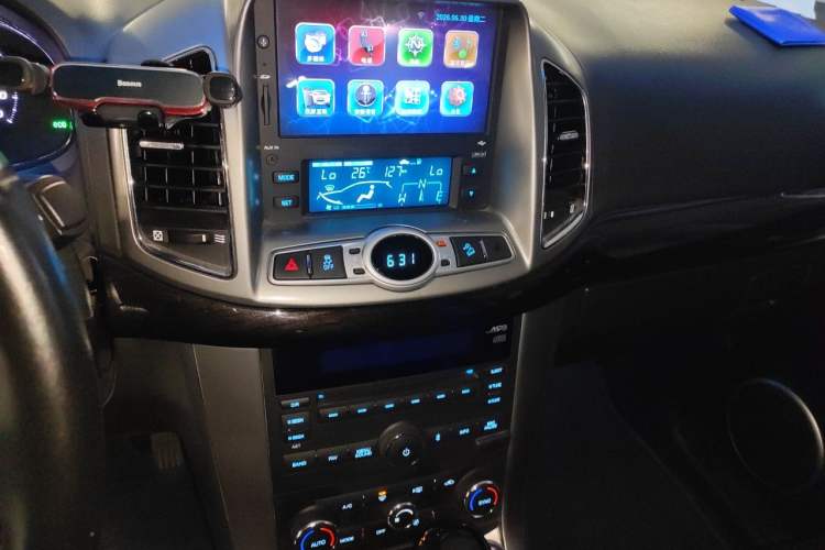 Used Chevrolet Captiva 2015 2.4L 4x4 Flagship Edition 7-Seater Audio And AC Panel