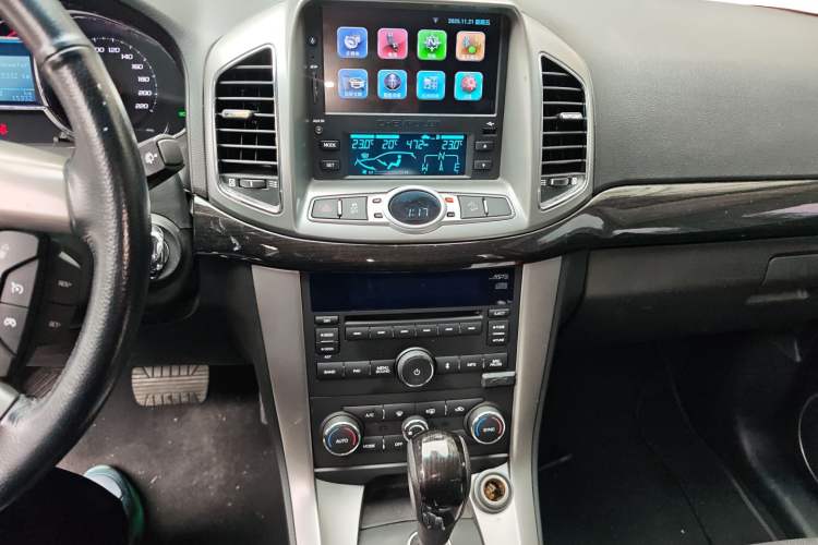 Used Chevrolet Captiva 2015 2.4L 4x4 Flagship Edition 7-Seater Audio And AC Panel