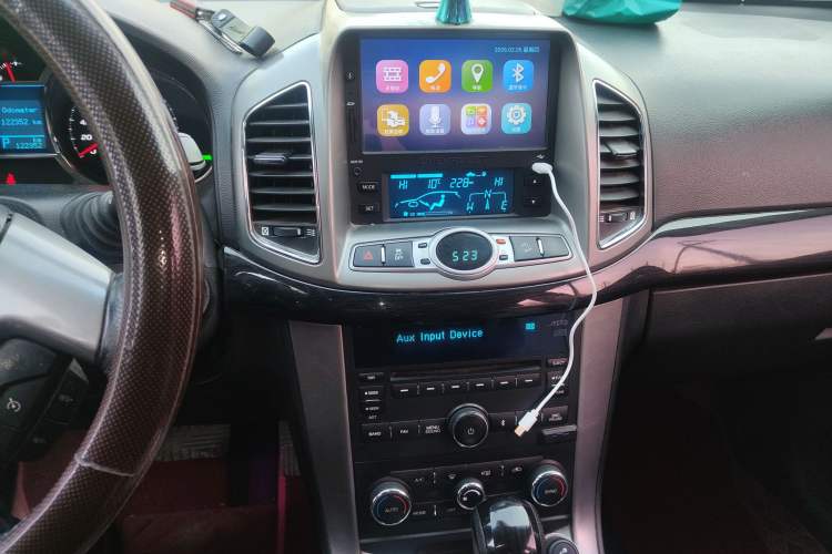 Used Chevrolet Captiva 2015 2.4L 4x4 Flagship Edition 7-Seater Audio And AC Panel