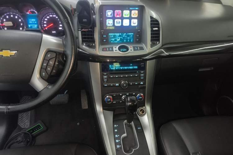 Used Chevrolet Captiva 2015 2.4L 4x4 Flagship Edition 7-Seater Audio And AC Panel