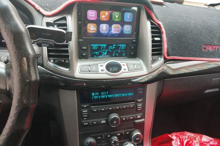 Used Chevrolet Captiva 2015 2.4L 4x4 Flagship Edition 7-Seater Audio And AC Panel