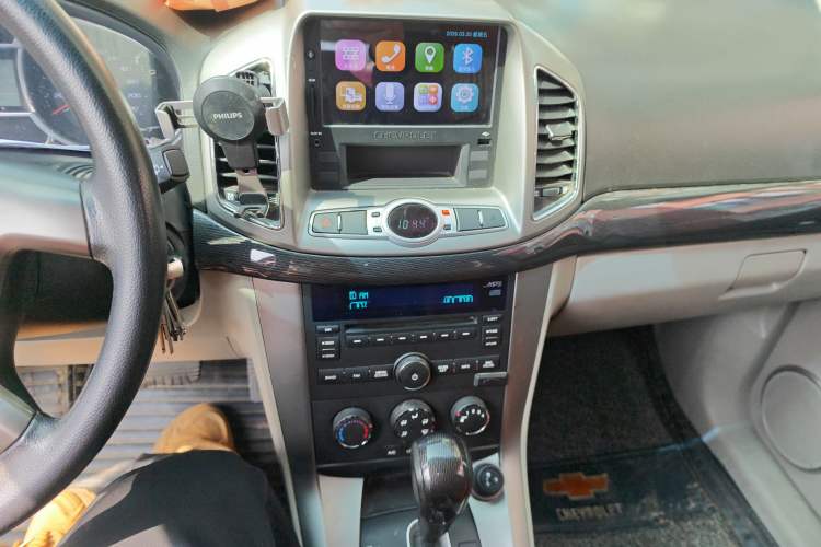Used Chevrolet Captiva 2015 2.4L Two-Wheel Drive Urban Version 5 Seats Audio And AC Panel