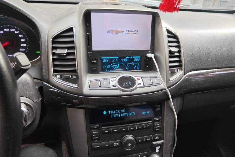 Used Chevrolet Captiva 2015 2.4L 4x4 Flagship Edition 7-Seater Audio And AC Panel