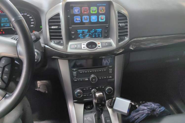 Used Chevrolet Captiva 2015 2.4L 4x4 Flagship Edition 7-Seater Audio And AC Panel