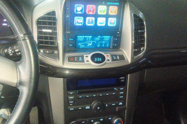 Used Chevrolet Captiva 2015 2.4L 4x4 Flagship Edition 7-Seater Audio And AC Panel
