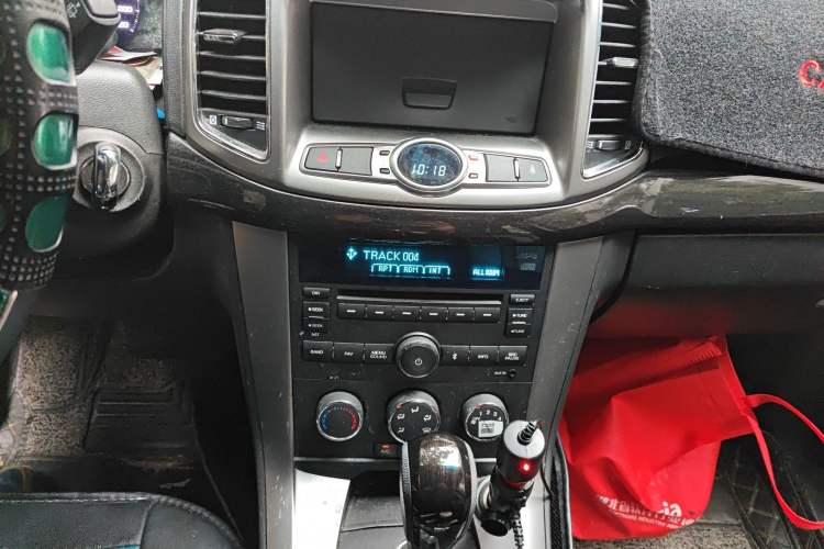 Used Chevrolet Captiva 2015 2.4L Two-Wheel Drive Urban Version 7 Seats Audio And AC Panel