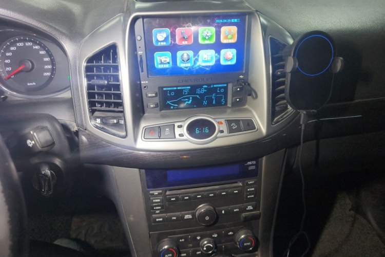 Used Chevrolet Captiva 2015 2.4L 4x4 Flagship Edition 7-Seater Audio And AC Panel