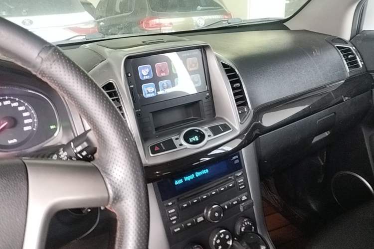 Used Chevrolet Captiva 2015 2.4L Two-Wheel Drive Urban Version 7 Seats Audio And AC Panel