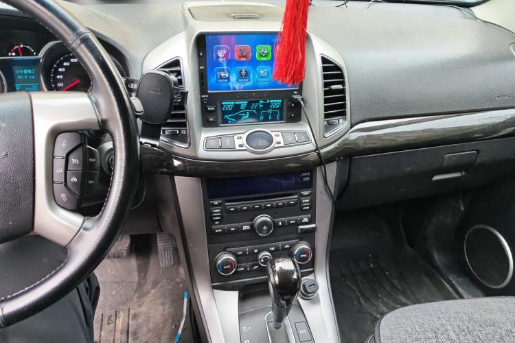 Used Chevrolet Captiva 2015 2.4L 4x4 Flagship Edition 7-Seater Audio And AC Panel