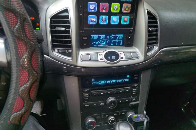 Used Chevrolet Captiva 2015 2.4L 4x4 Flagship Edition 7-Seater Audio And AC Panel
