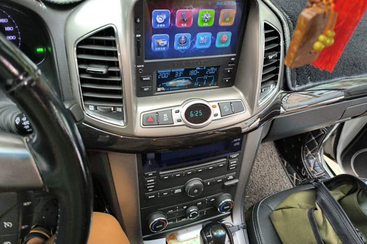 Used Chevrolet Captiva 2015 2.4L 4x4 Flagship Edition 7-Seater Audio And AC Panel