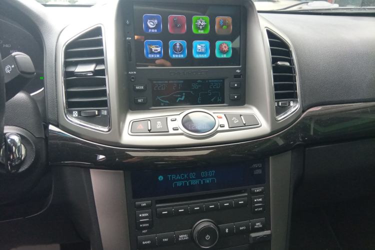 Used Chevrolet Captiva 2015 2.4L 4x4 Flagship Edition 7-Seater Audio And AC Panel