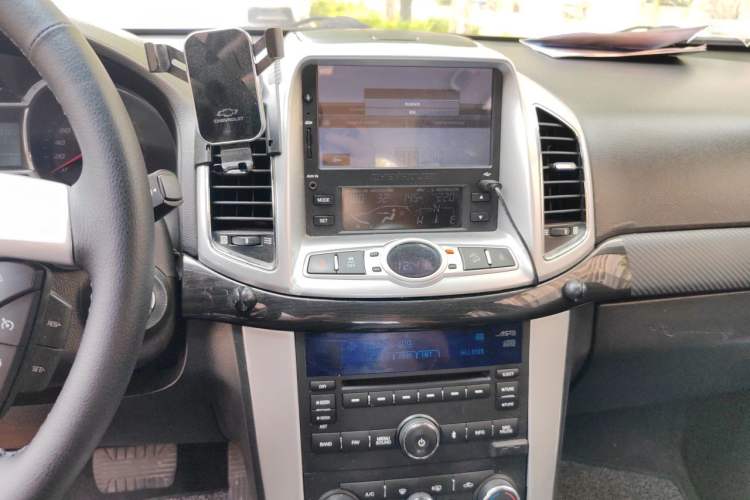 Used Chevrolet Captiva 2015 2.4L 4x4 Flagship Edition 7-Seater Audio And AC Panel