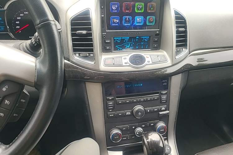 Used Chevrolet Captiva 2015 2.4L 4x4 Flagship Edition 7-Seater Audio And AC Panel