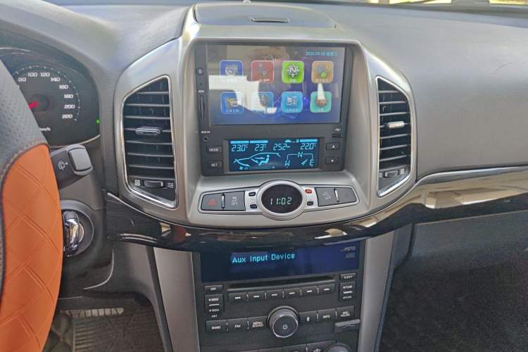 Used Chevrolet Captiva 2015 2.4L 4x4 Flagship Edition 7-Seater Audio And AC Panel