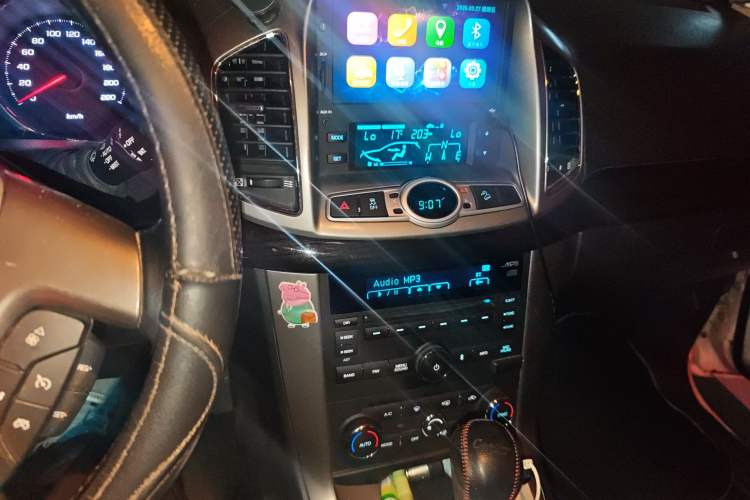 Used Chevrolet Captiva 2015 2.4L 4x4 Flagship Edition 7-Seater Audio And AC Panel